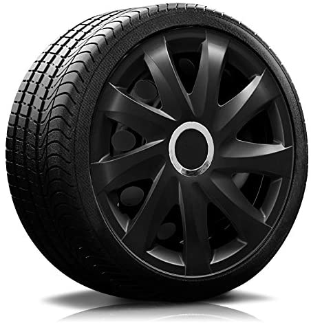 Reifen Radkappe RKK01-schwarz-Matt auf Reifen Ein Reifen mit Felge, auf der eine Radkappe des Modells RKK01 in schwarz-matt ist.